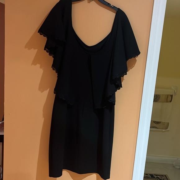 Classy  ladies dress - Picture 3 of 13